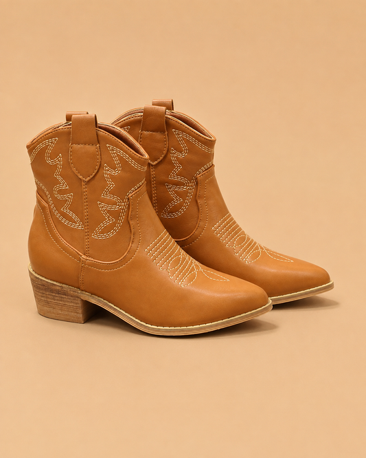 Botines Cowboy Camel con Bordado Decorativo