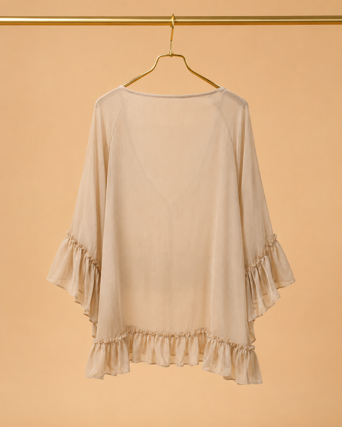 Blusa Beige Amplia con Volantes y Lazo