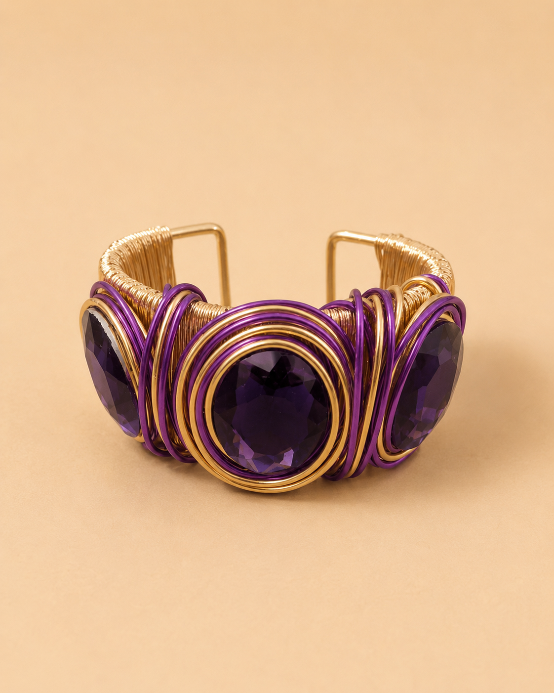 Brazalete Dorado con Volúmenes Morados