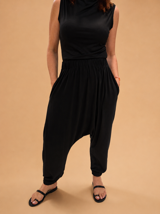 Pantalón Baggy Negro con Cintura y Bajos Elásticos