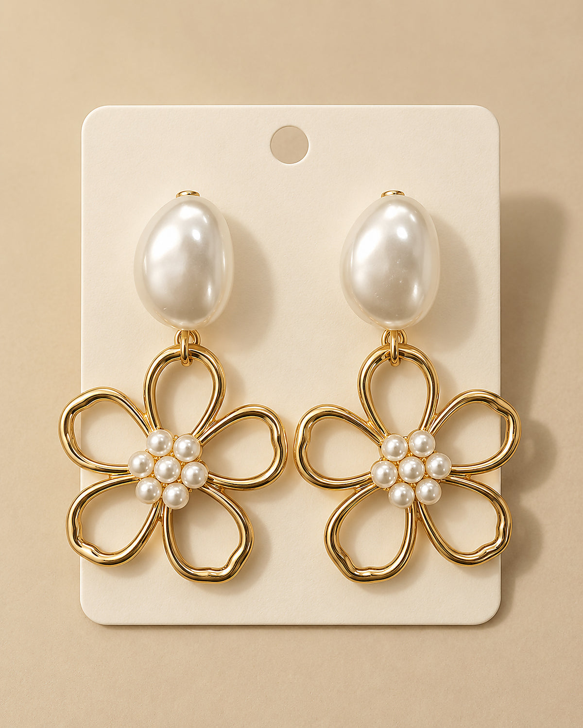 Pendientes Flor Dorada con Detalle Perlado