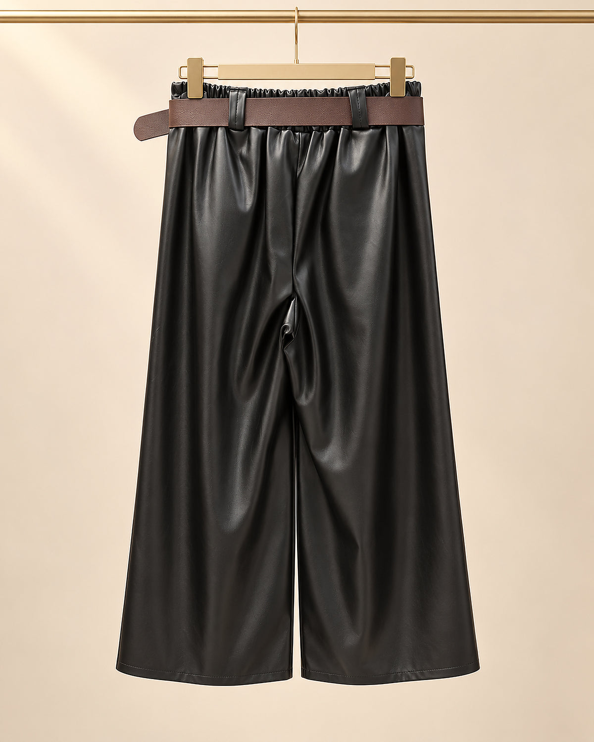 Pantalón Negro Efecto Piel con Cinturón