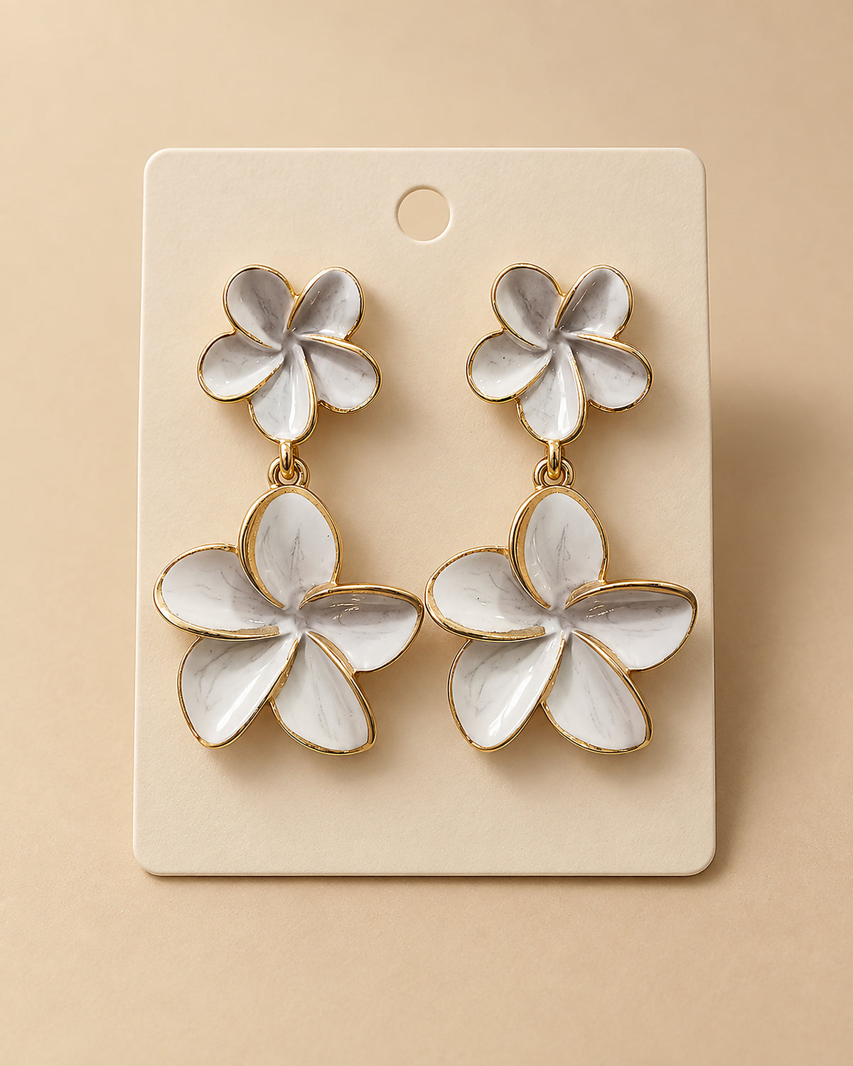 Pendientes Florales Blancos Dobles con Dorado