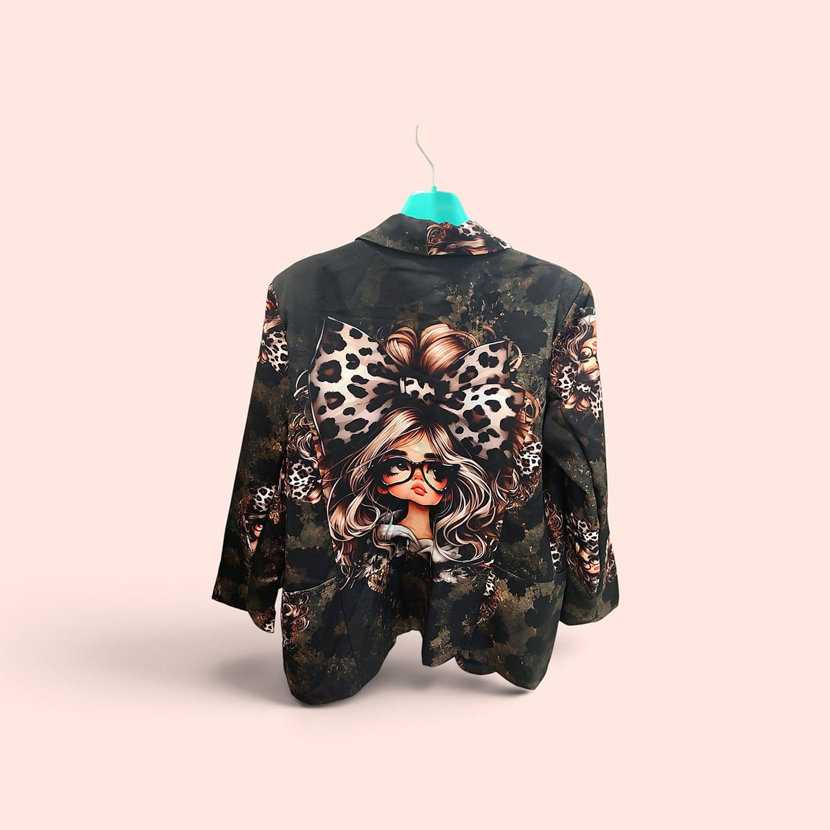 Blazer Negro con Estampado Artístico Multicolor