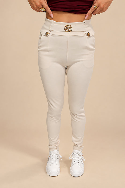 Pantalón Beige Acampanado con Costura Horizontal