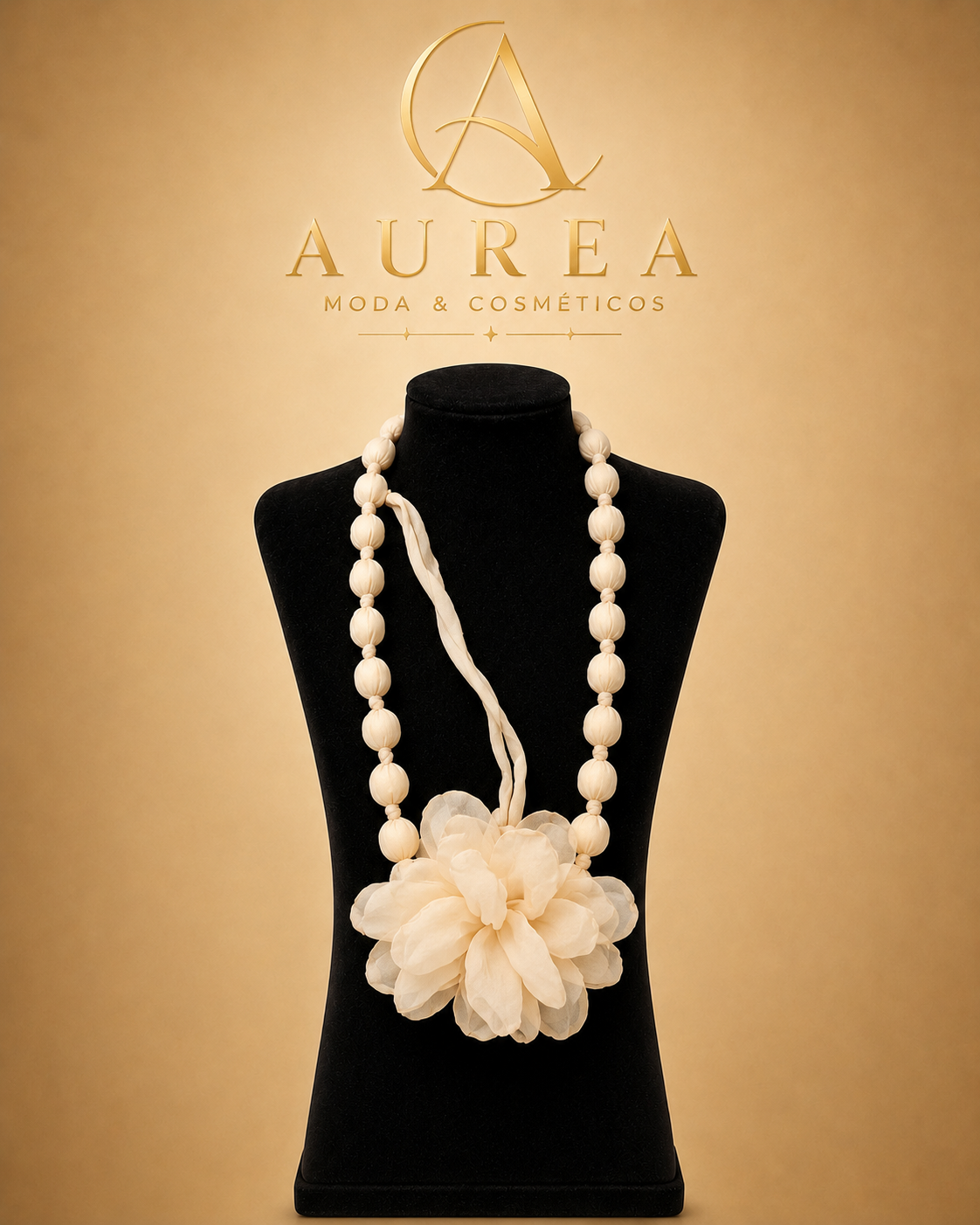 Collar Largo con Flor en Tono Marfil