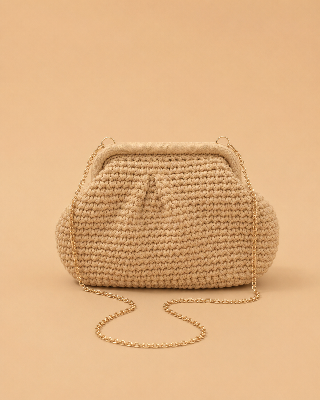 Bolso de Mano Beige de Crochet con Cadena Dorada Desmontable