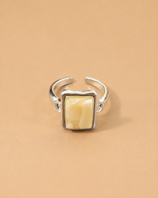 Anillo Ajustable Plateado Cuadrado Crema Nacarado