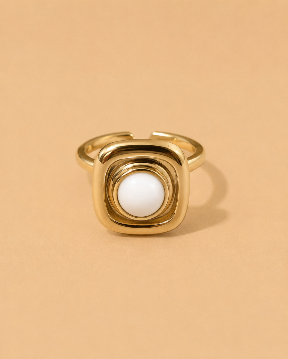 Anillo Ajustable Dorado Geométrico Centro Blanco