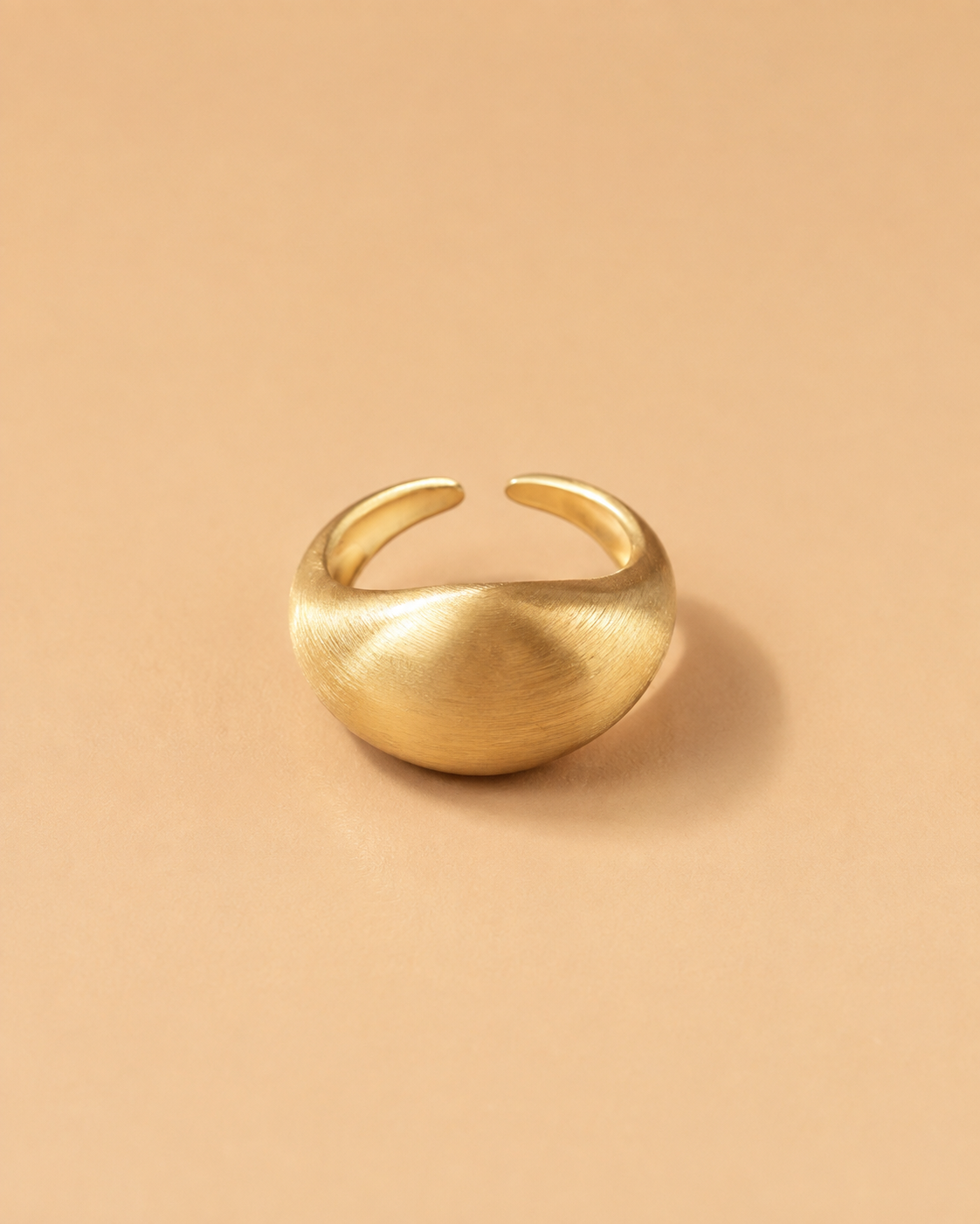 Anillo Ajustable Dorado Liso de Volumen