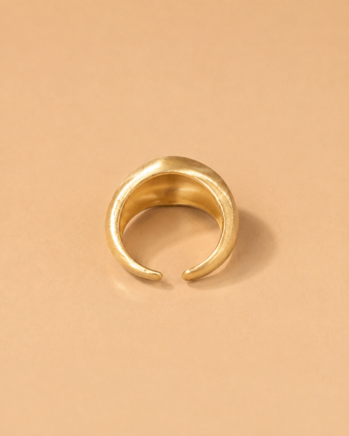 Anillo Ajustable Dorado Liso de Volumen