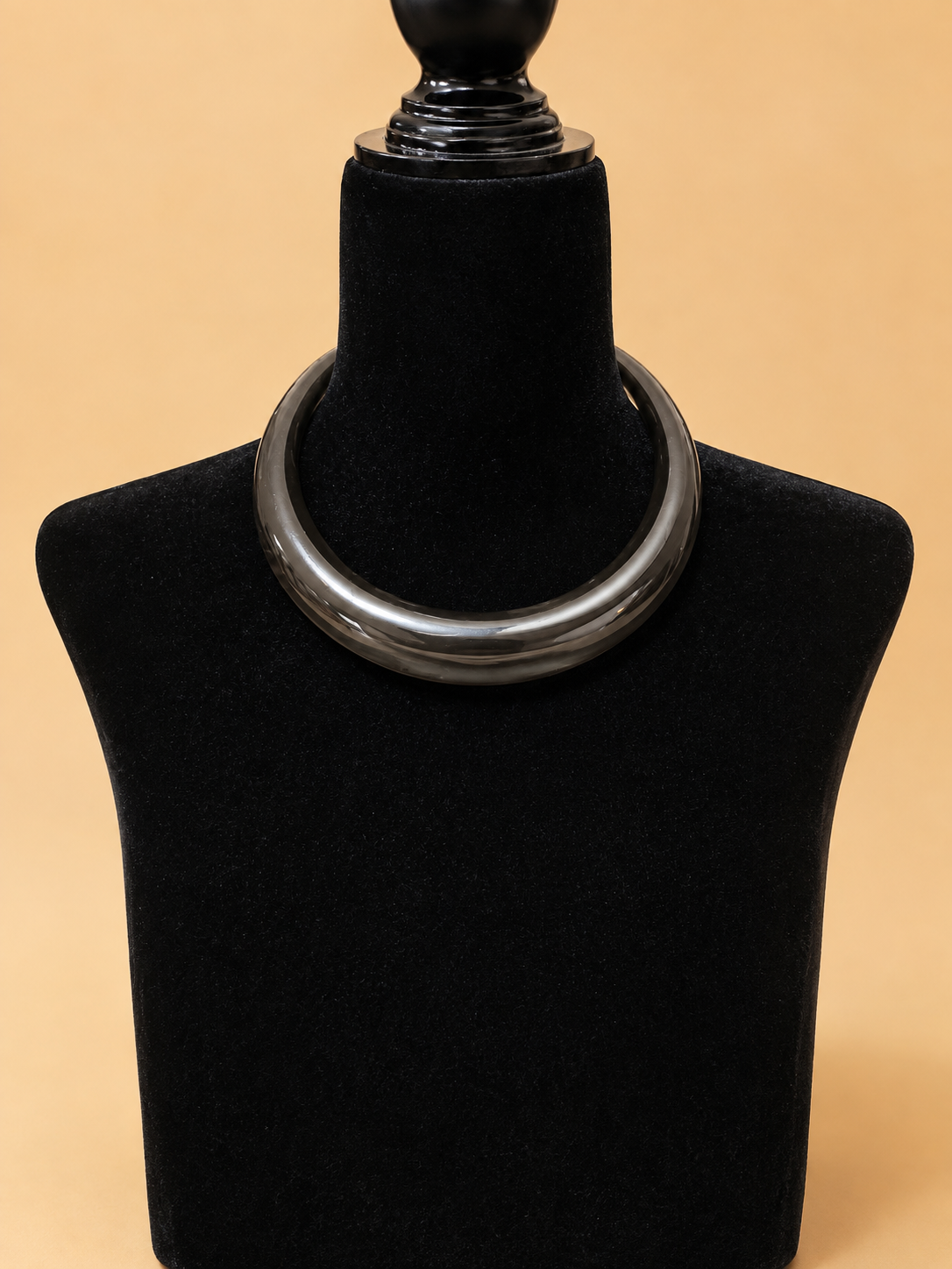 Collar Rígido Grafito de Acabado Pulido