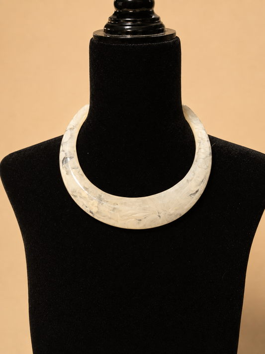Collar Rígido Crema de Perfil Curvo