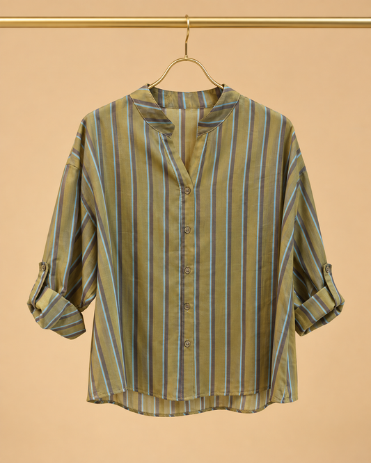 Camisa Verde Oliva de Rayas Azules