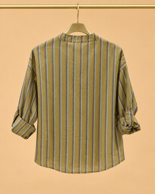 Camisa Verde Oliva de Rayas Azules