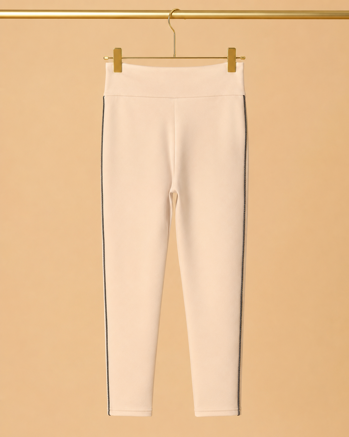 Pantalón Push-Up Beige con Ribete Negro