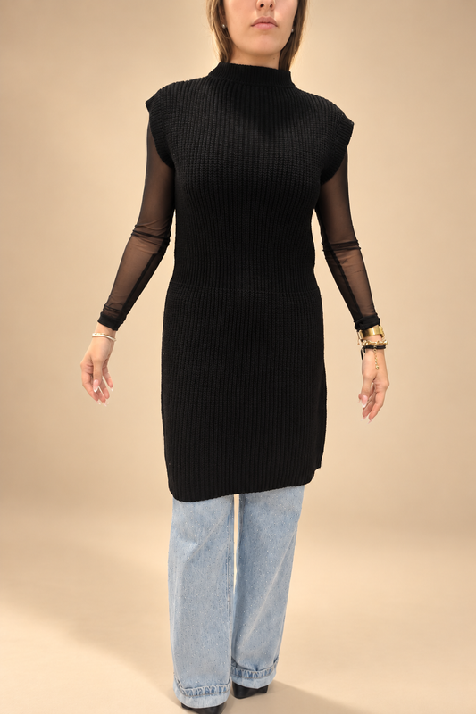 Vestido de Punto Negro sin Mangas y Cuello Alto