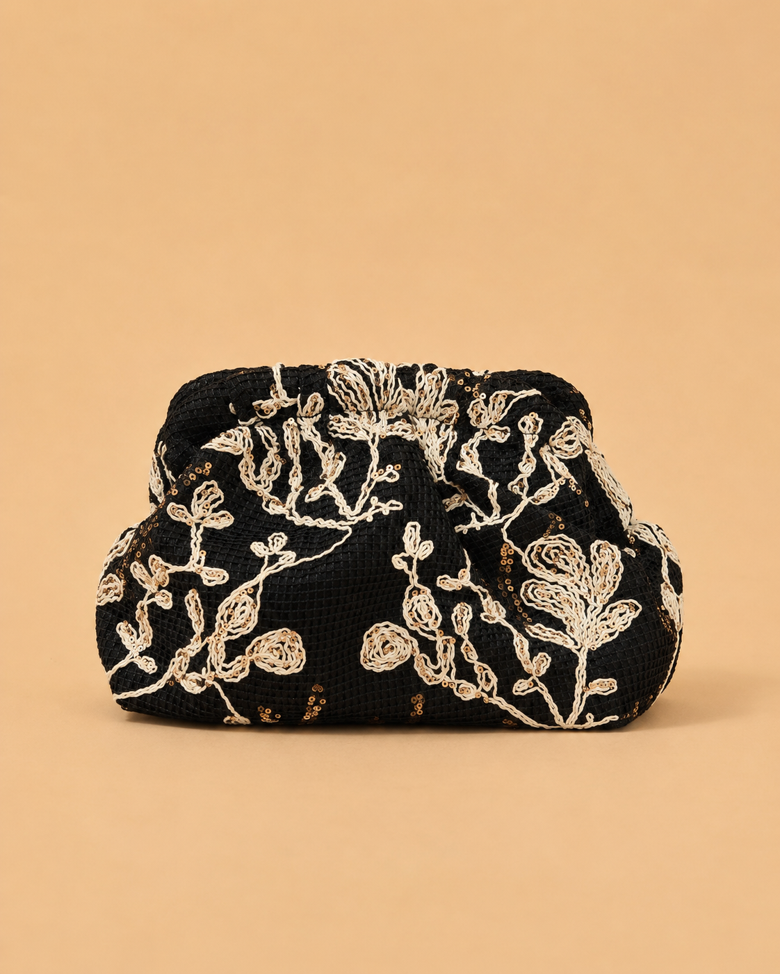 Bolso Clutch Negro con Bordado Floral y Cadena Dorada