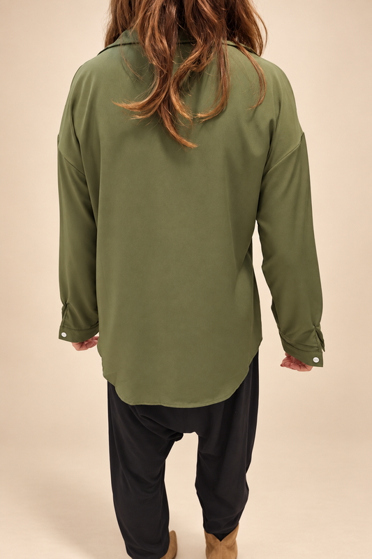 Camisa Oversize Verde Oliva con Bolsillo