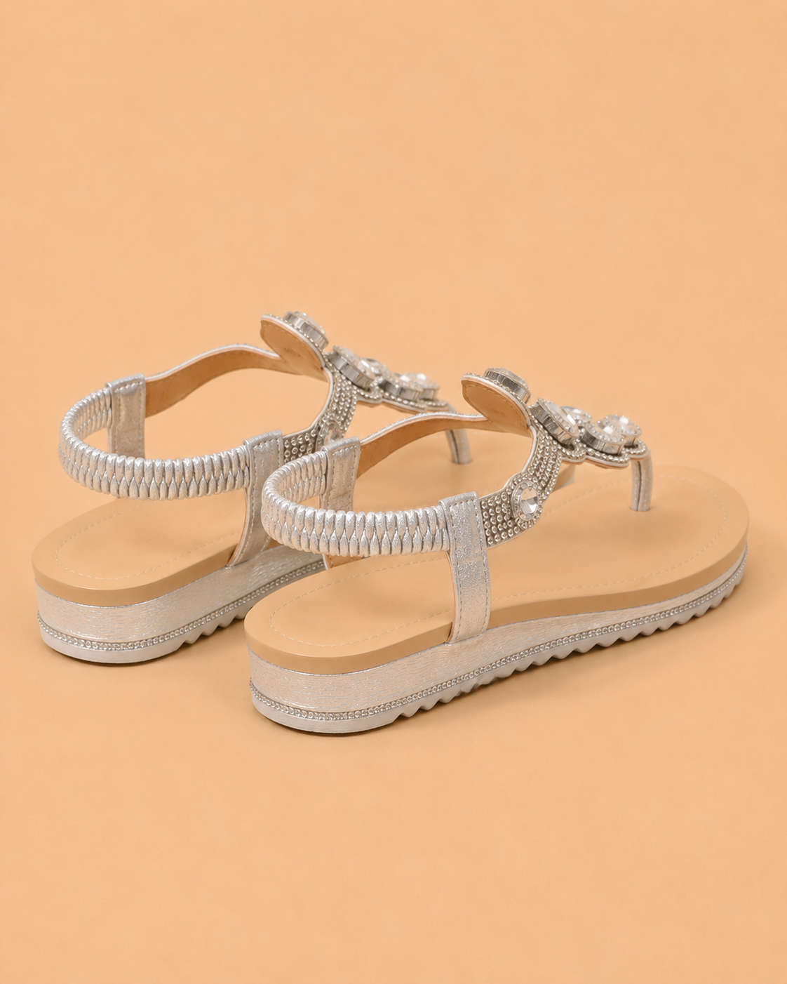Sandalias Plateadas con Pedrería y Tira Elástica