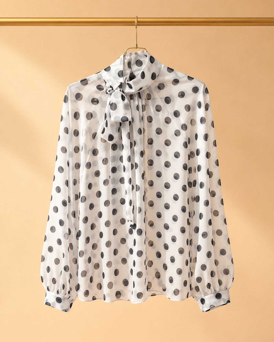 Blusa Blanca de Lunares Negros con Lazo