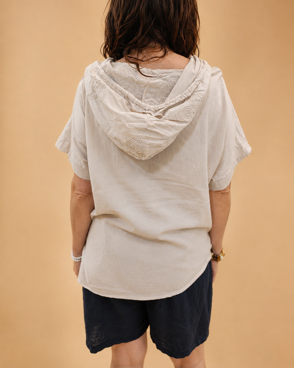 Blusa con Capucha y Flores Bordadas JOT