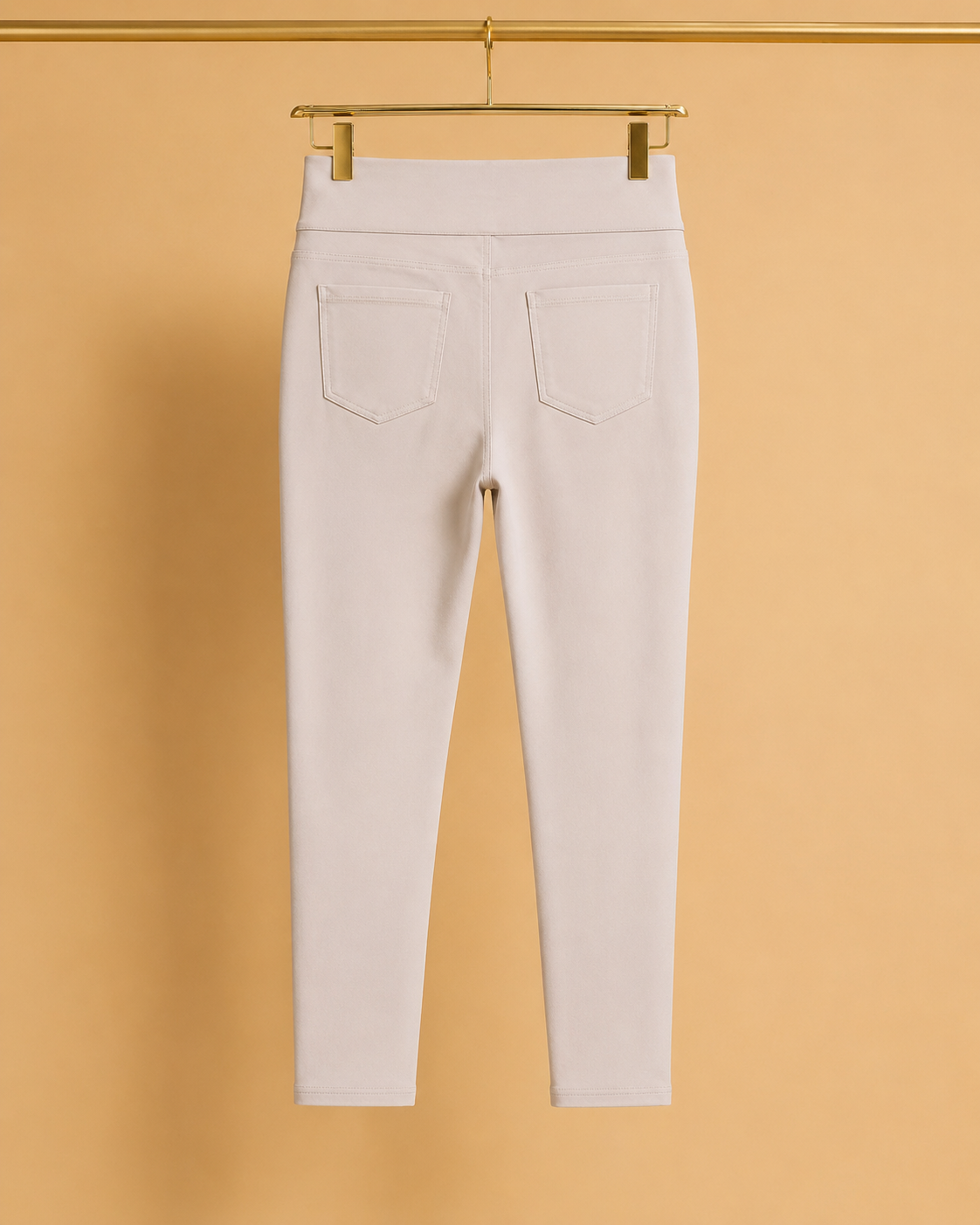 Pantalón Push-Up Beige de Botones Plateados