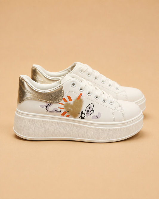 Sneakers Blancas de Plataforma con Detalles Dorados