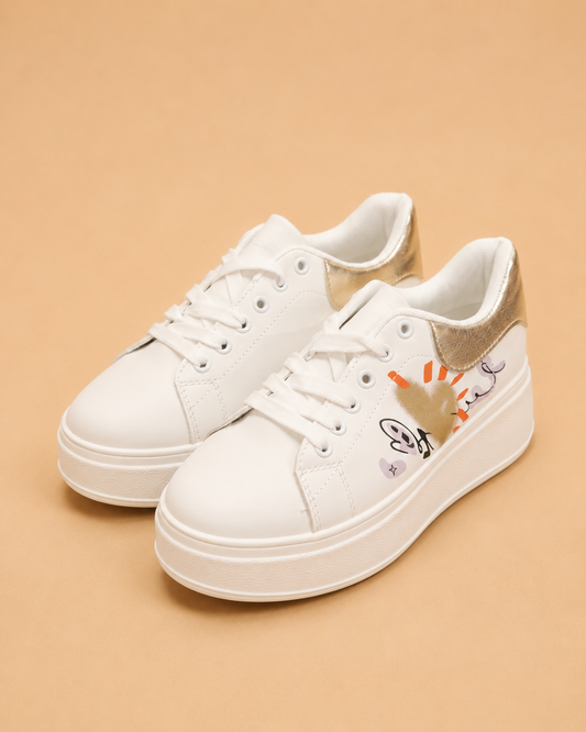 Sneakers Blancas de Plataforma con Detalles Dorados