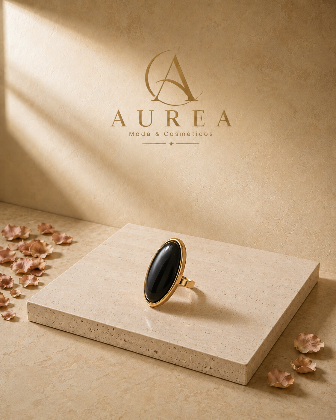Anillo Dorado con Piedra Negra Ovalada