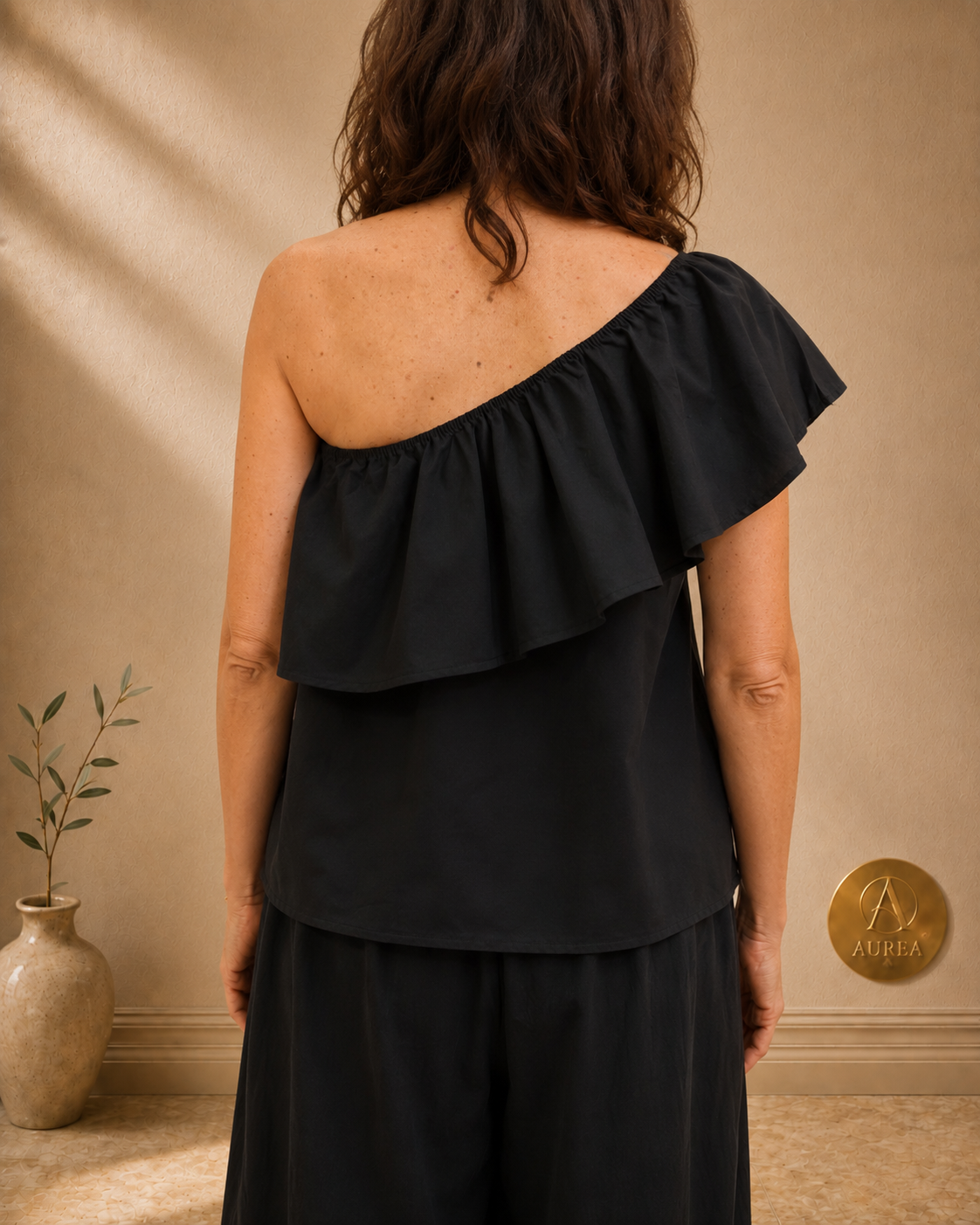 Blusa negra asimétrica