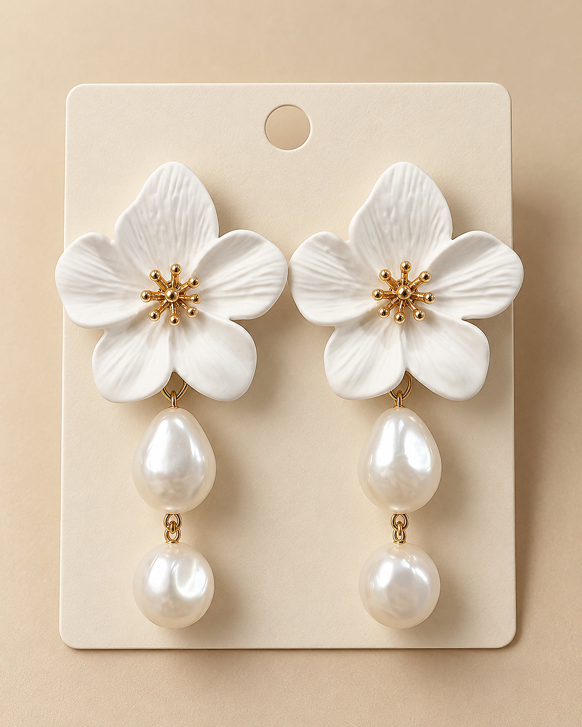Pendientes Flor Blanca con Doble Gota Perlada