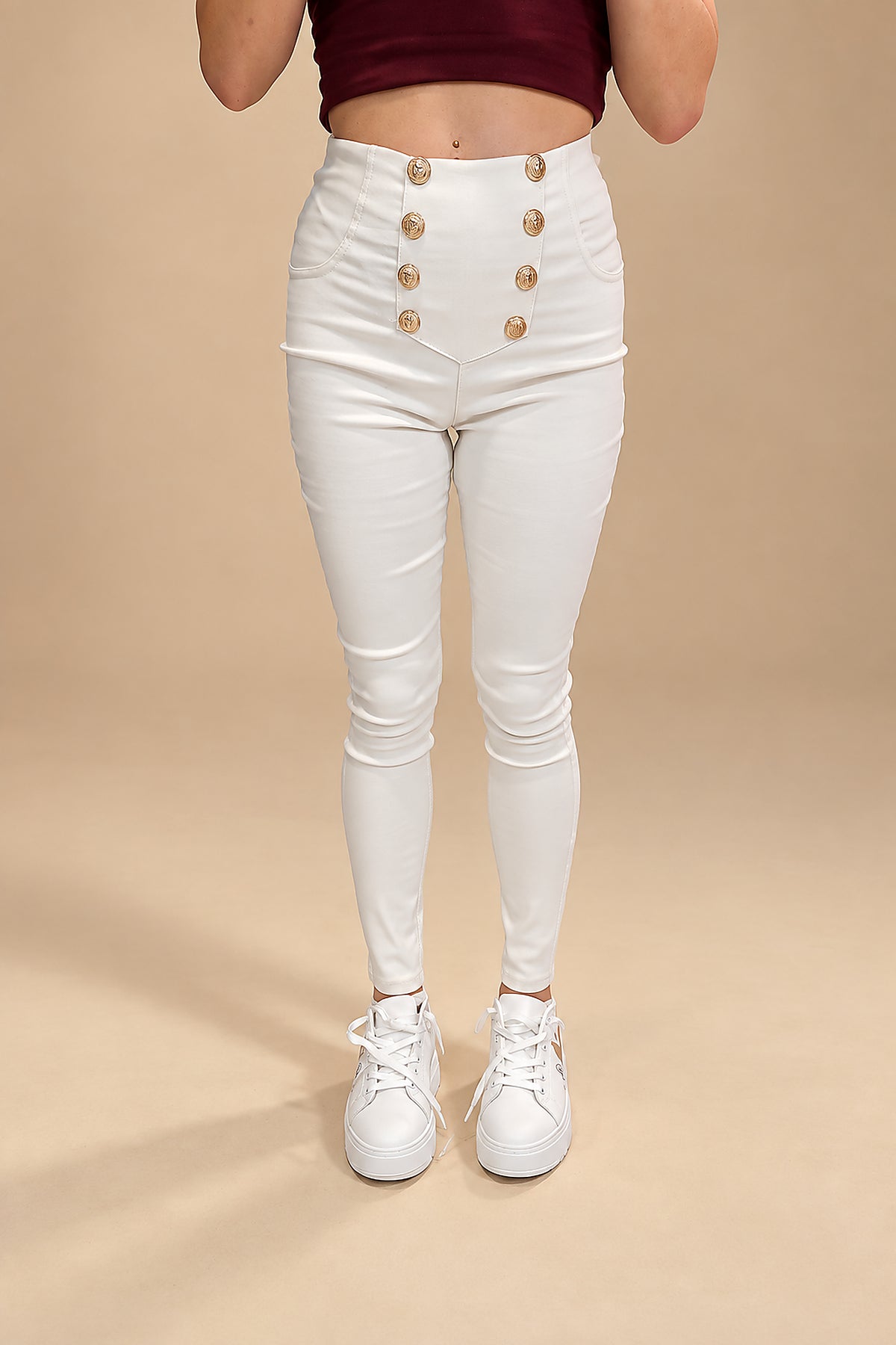 Pantalón Push-Up Beige de Botonadura Dorada