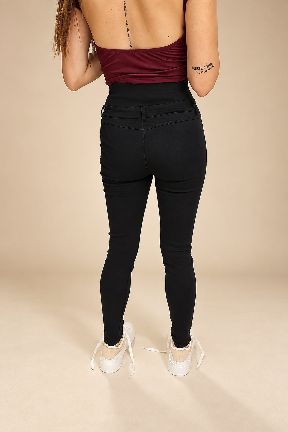 Pantalón Push-Up Negro de Cintura Estructurada