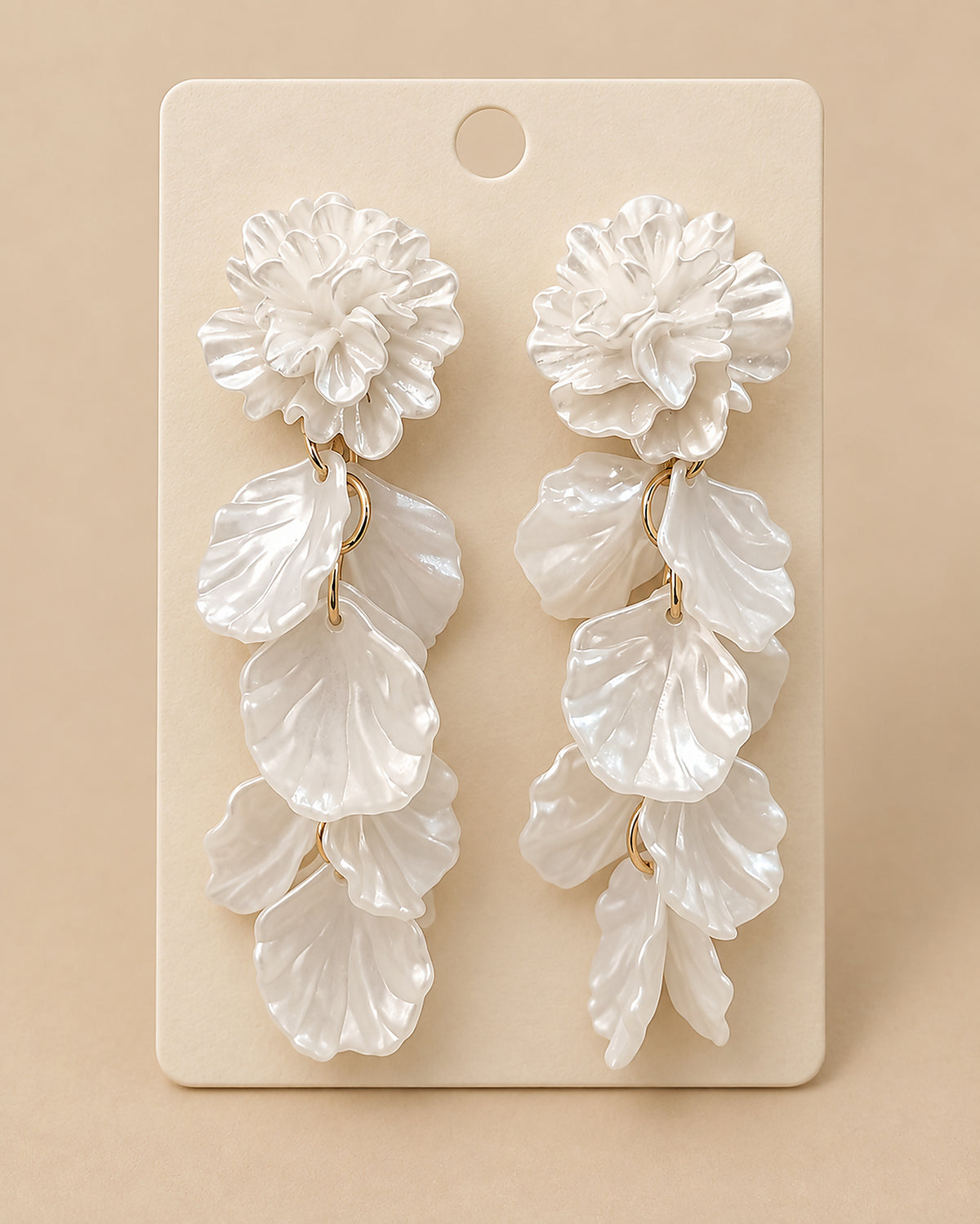 Pendientes Blancos Florales de Cascada Nacarada