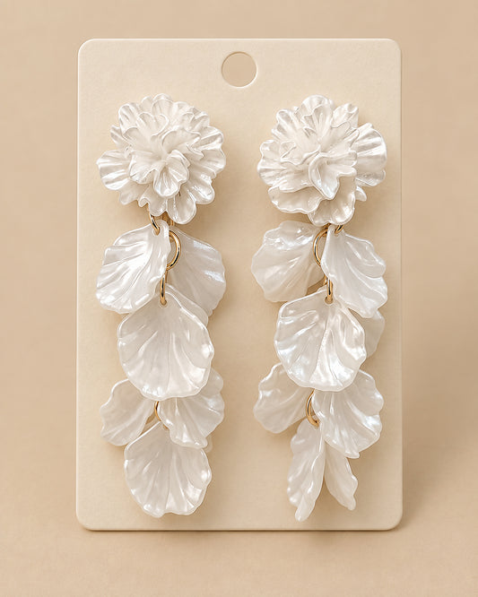 Pendientes Blancos Florales de Cascada Nacarada