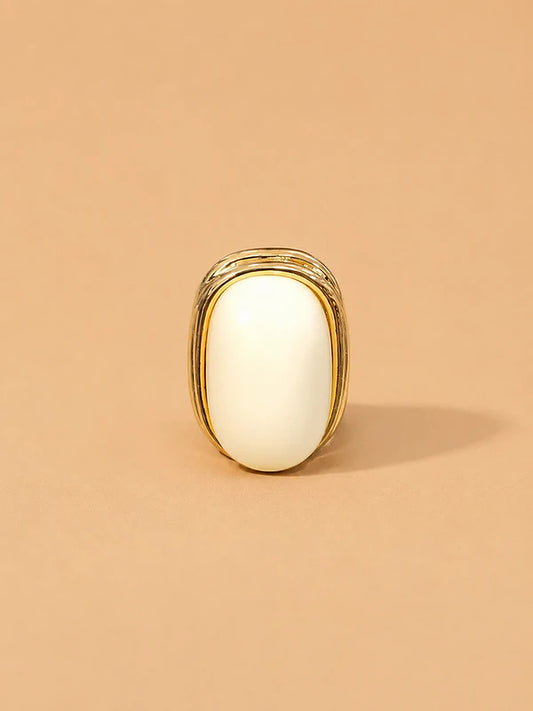 Anillo Dorado Ovalado Blanco Pulido