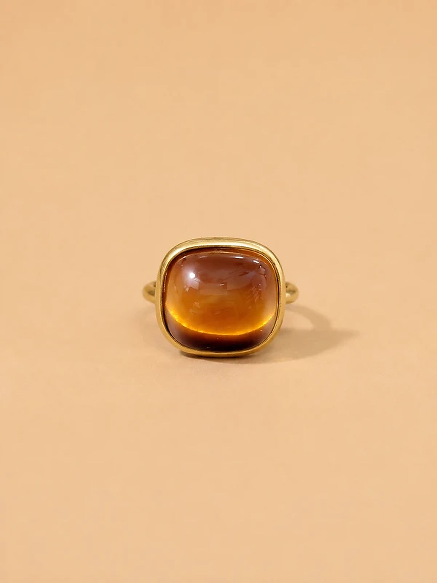Anillo Dorado Ovalado Ámbar