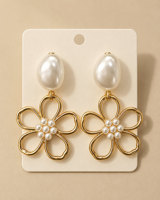 Pendientes Flor Dorada con Detalle Perlado