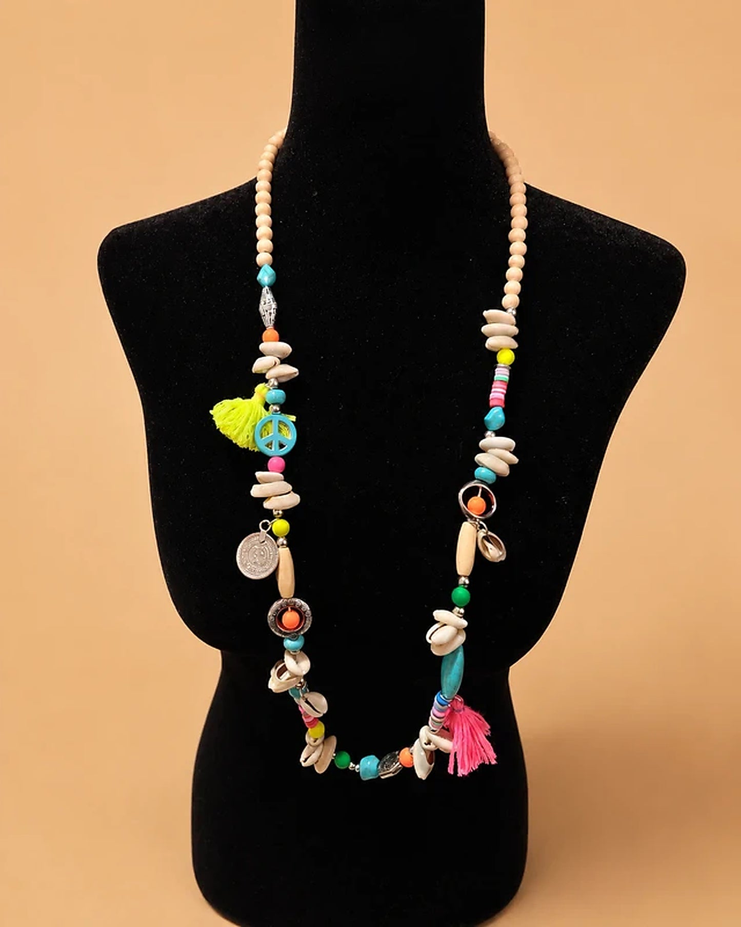 Collar Largo Multicolor con Colgantes Decorativos