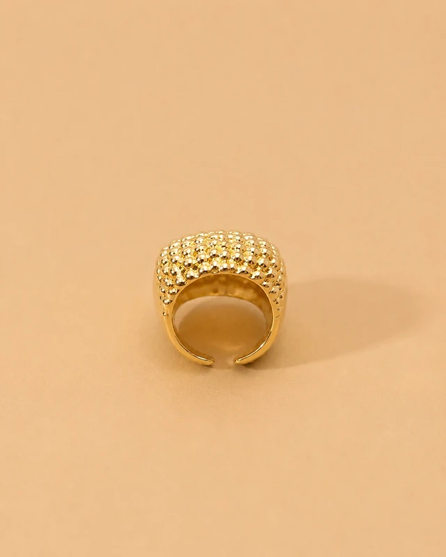 Anillo Ajustable Dorado de Textura Esférica