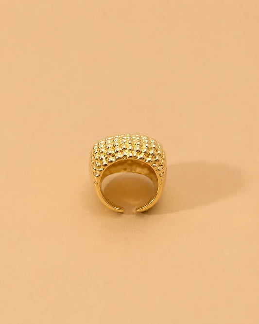 Anillo Ajustable Dorado de Textura Esférica