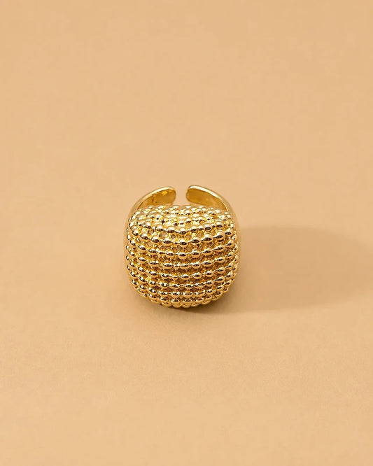 Anillo Ajustable Dorado de Textura Esférica