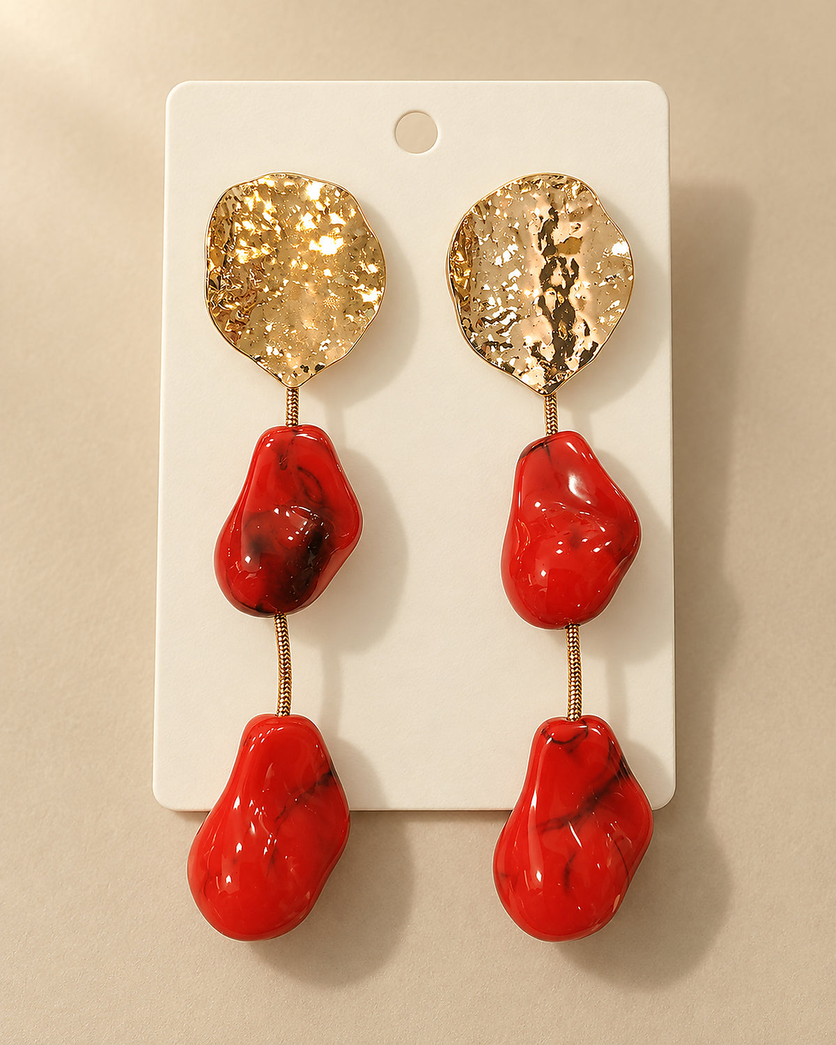 Pendientes Rojos Largos con Dorado Martillado