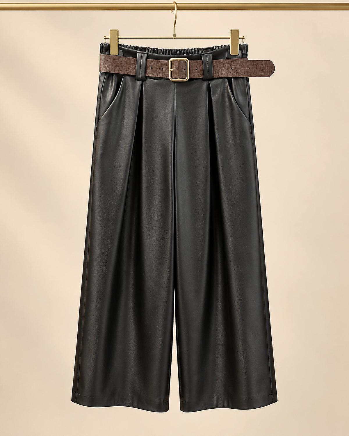 Pantalón Negro Efecto Piel con Cinturón