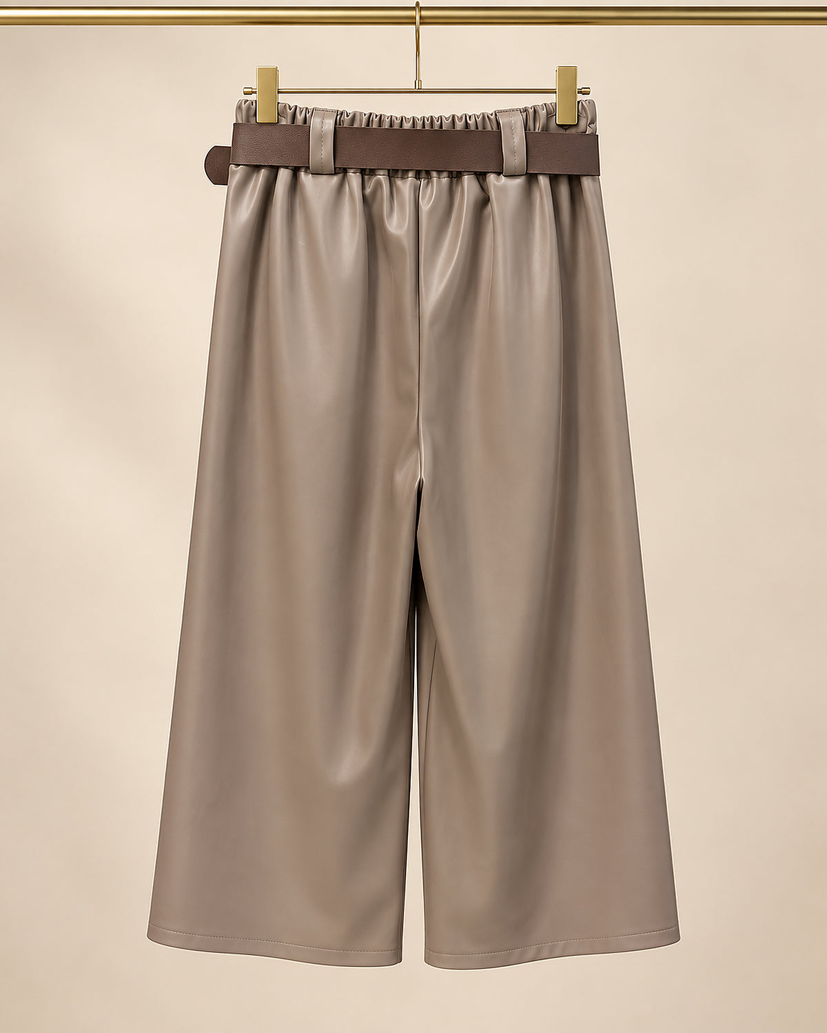 Pantalón Taupe Efecto Piel con Cinturón
