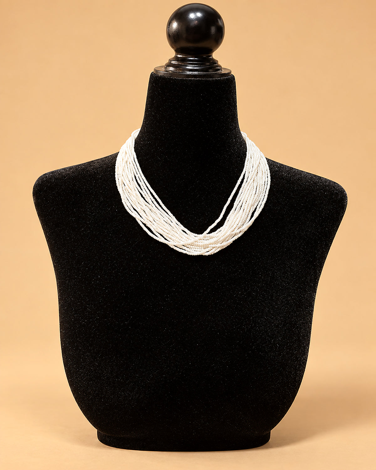 Collar Blanco Multihilo de Efecto Nacarado