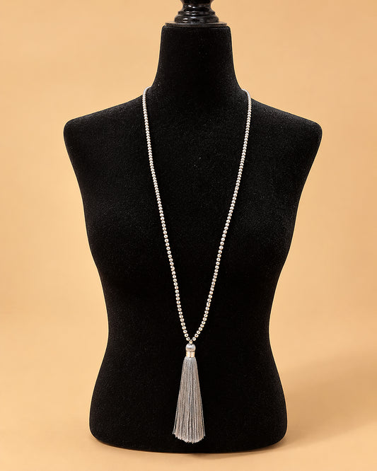 Collar Largo Plateado con Borla