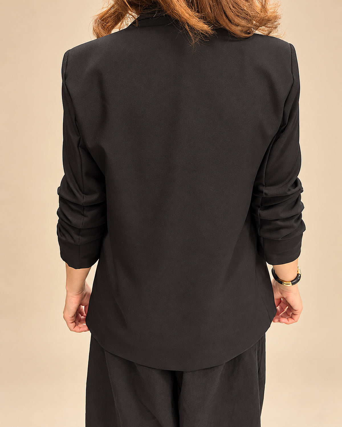 Blazer Negro con Mangas Fruncidas