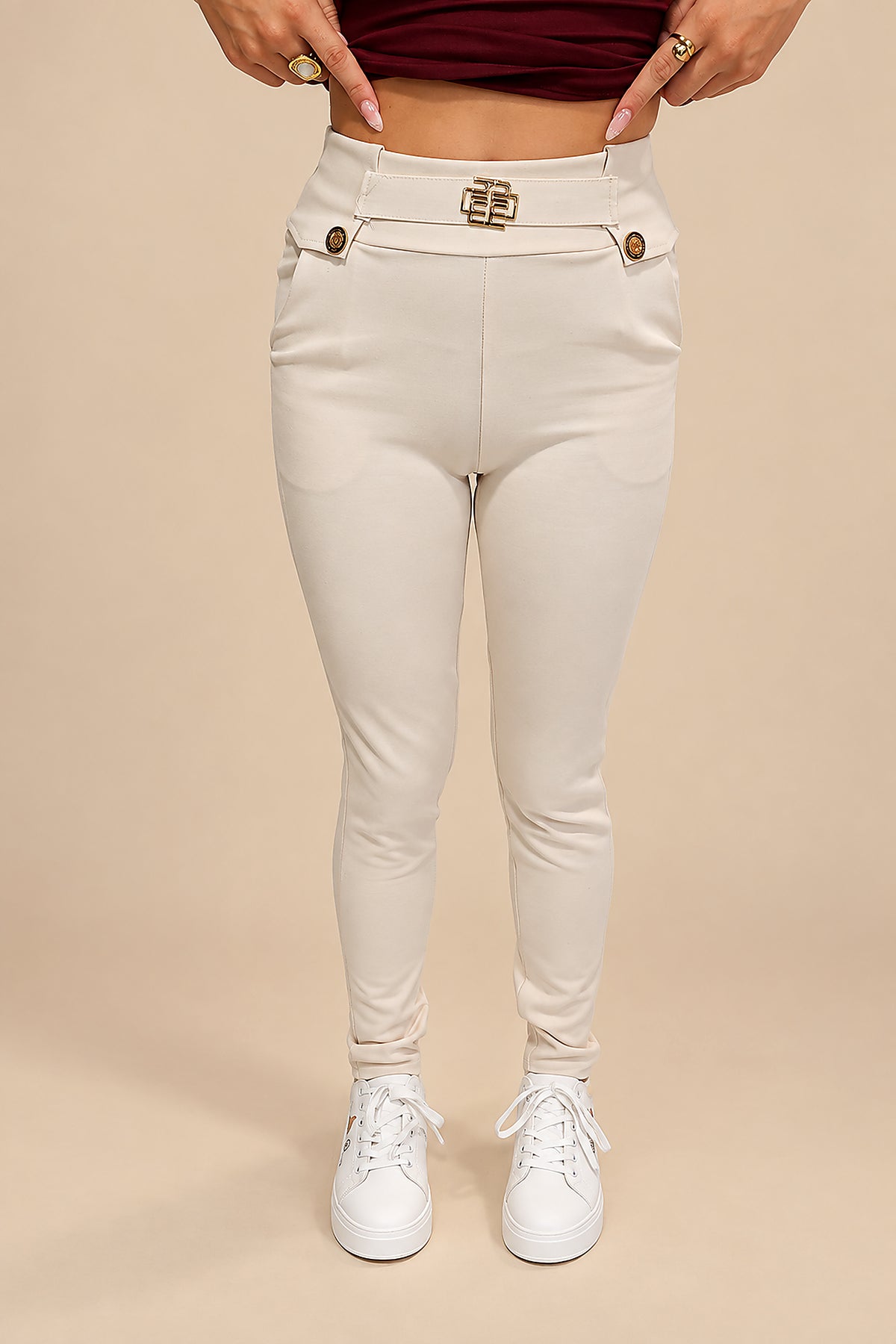 Pantalón Beige Acampanado con Costura Horizontal